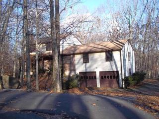 16 Isleib Rd, East Hampton, CT 06447-1117