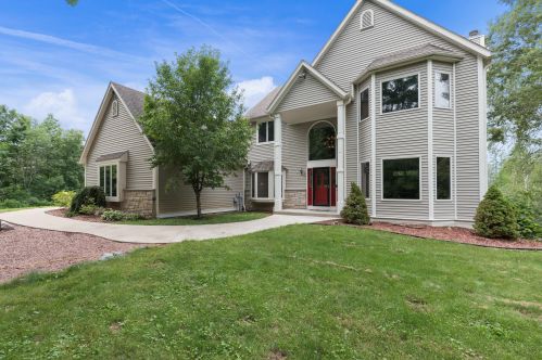 1016 Wallace Lake Rd, West Bend WI  53090-8943 exterior