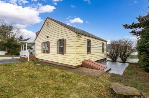 18 Phillips St, United States Coast Guard Ac CT  06320-2619 exterior