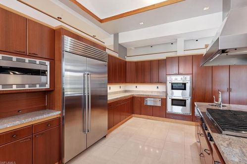 550 Starboard Dr, Naples, FL 34103-4144