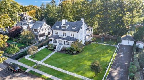 218 Cliff Ave, New Rochelle, NY 10803-2220