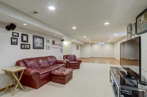 5237 20th St, Milwaukee WI 53233-2548 exterior