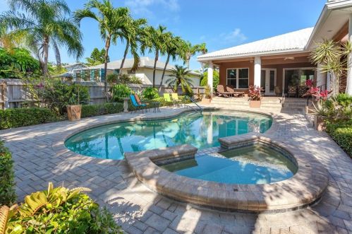 432 6th Ave, Saint Petersburg, FL 33715-1815