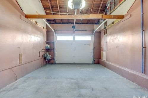 516 Greene Ave, North Lindenhurst NY  11757-3449 exterior