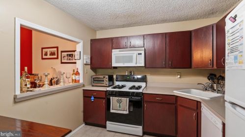 16 Willow Ct, Trenton NJ  08619-4626 exterior