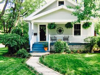322 7th St, Perrysburg, OH 43551-2306