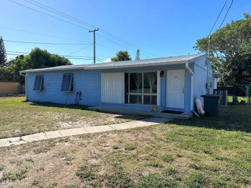 701 El Rancho Dr, Fort Pierce, FL 34982-5858