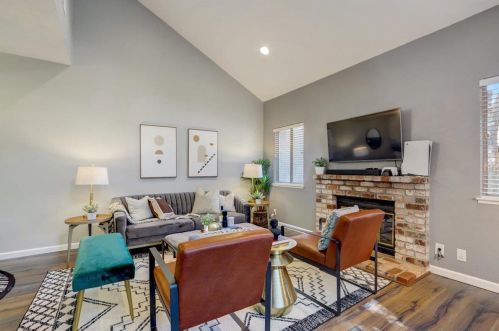 230 Birch Creek Dr, Pleasanton CA  94566-6781 exterior