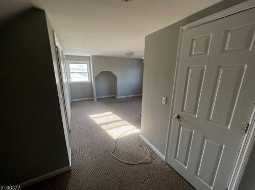 26 Robinson Dr, West Paterson NJ  07424-2929 exterior