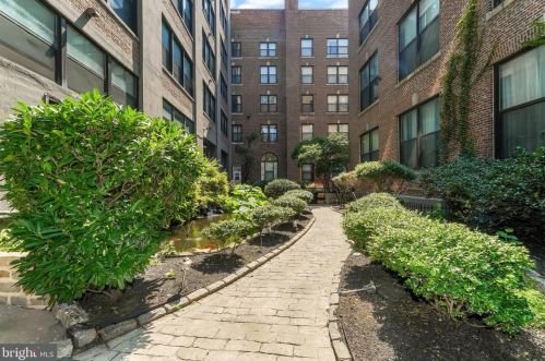 1100 Broad St, Philadelphia PA  19146-5024 exterior
