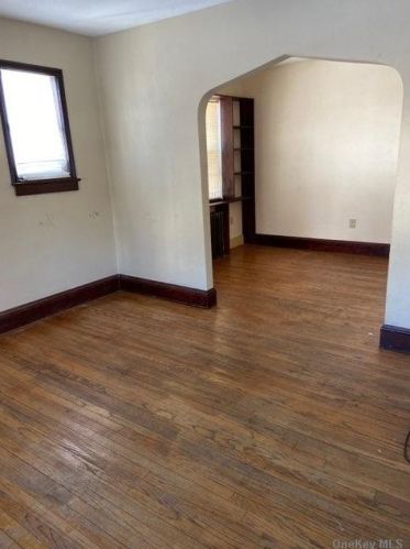 3938 Gilmartin Ln, Seaford NY  11783-2620 exterior