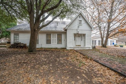 3040 Coombs Creek Dr, Dallas, TX 75233-1212