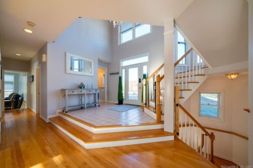 80 Olander Ln, Middletown, CT 06457-1573