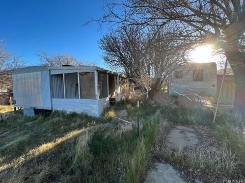 5335 Hooper Rd, Weldon, CA 93283-9744