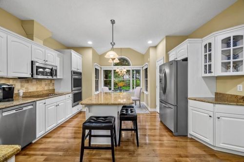 1111 Bay Hill Dr, Gibsonia, PA 15044-6098