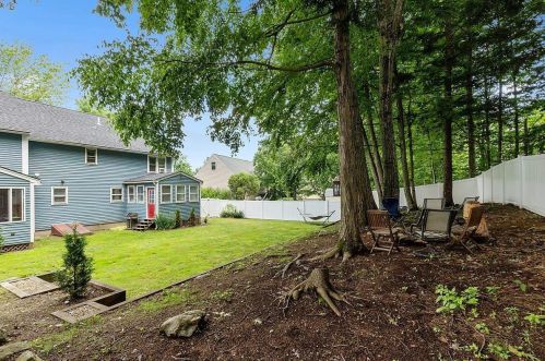 13 Donovan Dr, Derry NH  03038-4928 exterior