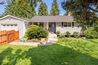 16310 Densmore Ave, Seattle, WA 98133-5825