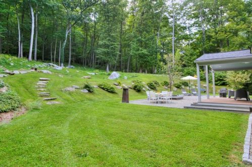 6 Deep Valley Rd, New Canaan, CT 06840-2801