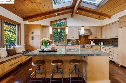 25566 Fernhill Dr, Los Altos CA  94024-6302 exterior