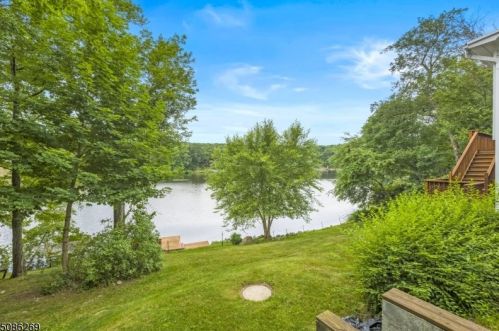 162 Kitchell Lake Dr, West Milford Lakes, NJ 07480-4404