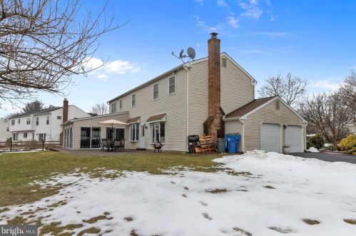 770 Dawes Dr, Yardley PA 19067-4335 exterior