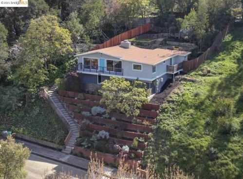 6273 Brookside Ave, Oakland, CA 94618-1825