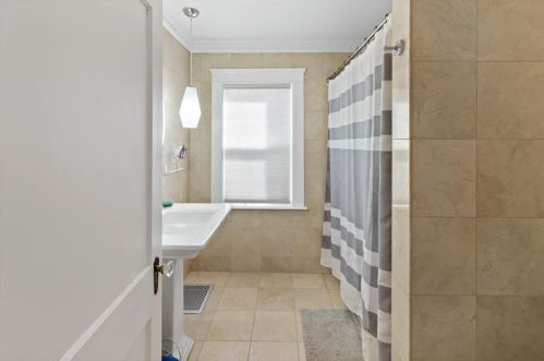 2535 Hartford Ave, Providence RI 02919-1604 exterior