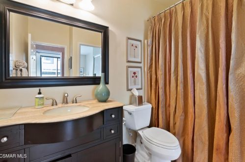 4766 Castello Way, Calabasas CA  91377-5500 exterior