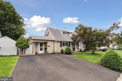 582 Elbridge Rd, Yardley, PA 19067-6812