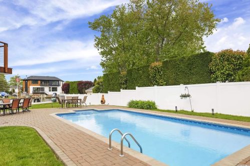 2468 Aron Dr, Seaford, NY 11783-3553