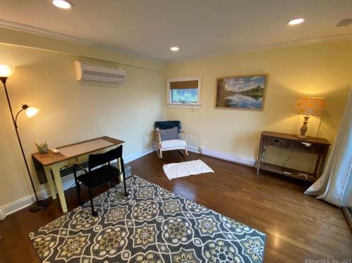 24 Middlefield St, Groton CT  06340-8826 exterior