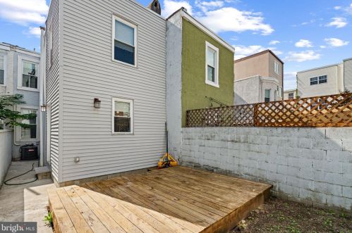 2037 Carpenter St, Philadelphia PA 19146-2418 exterior