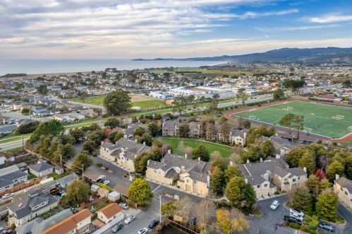 220 Amesport Lndg, Princeton By The Sea CA  94019-1969 exterior