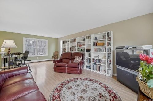 3 Geering Way, Fishkill NY  12524-1136 exterior