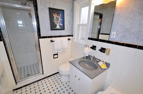 1 Maplewood Rd, Hartsdale NY  10530-1627 exterior