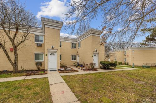 22 Lake Ave, East Brunswick, NJ 08816-1812