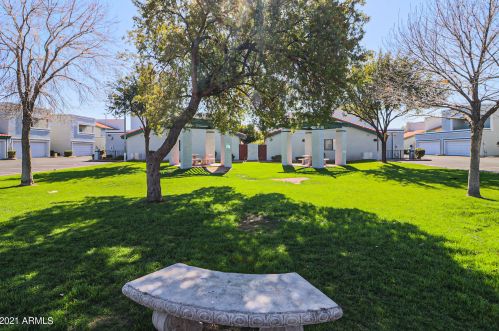 8610 67 Dr, Peoria AZ 85383-7103 exterior