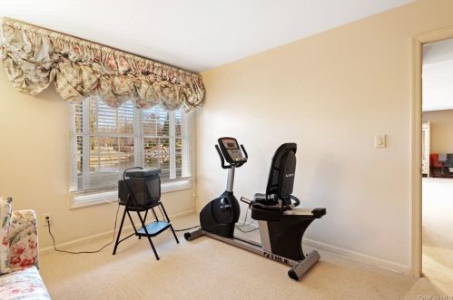 1 Doral Grn Dr, Rye Brook NY  10573-5405 exterior