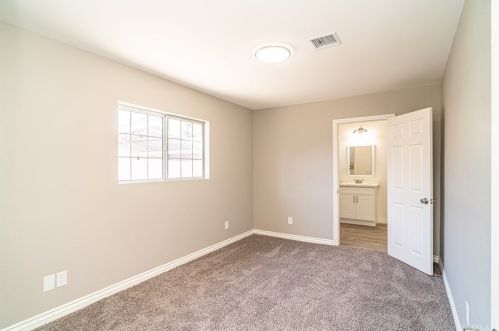 5477 Myrtle Ave, Long Beach CA 90807-2440 exterior