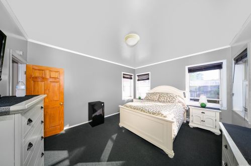 104-62 165th St, Jamaica, NY 11433-1208