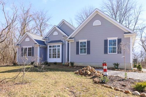 11104 Lake Rd, Vermilion, OH 44089-2967