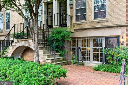 222 3rd St, Washington, DC 20003-2077