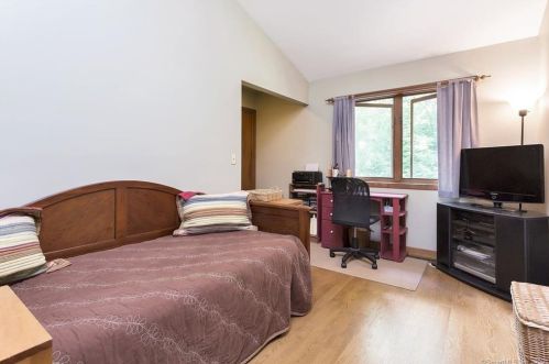 27 Bridge Rd, Upper Stepney CT  06468-2928 exterior