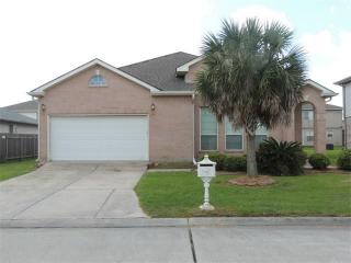 2274 Village Green St, Harvey, LA 70058-7019