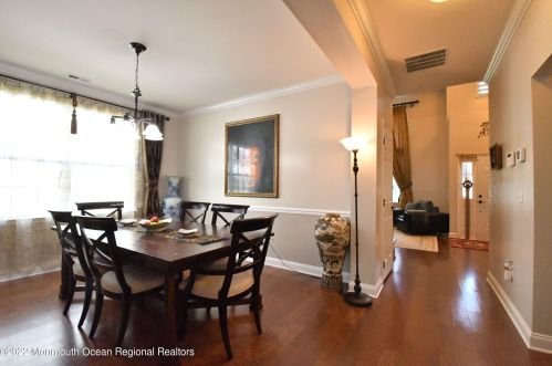 7 Lily Ln, Piscataway NJ  08854-6670 exterior