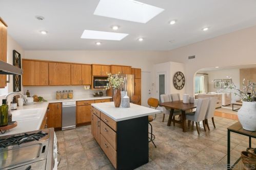 2435 Frankfort St, San Diego CA 92110-3314 exterior