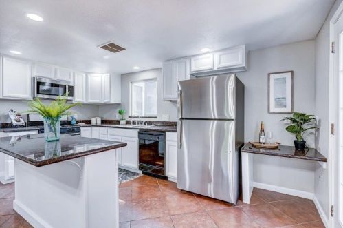 5633 Rosario Blvd, North Highlands CA  95660-4801 exterior