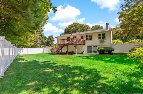 10 White Birch Dr, Crotonville NY  10562-2521 exterior