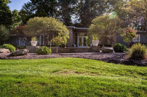 770 Woodlawn Dr, Hermitage, PA 16148-1577