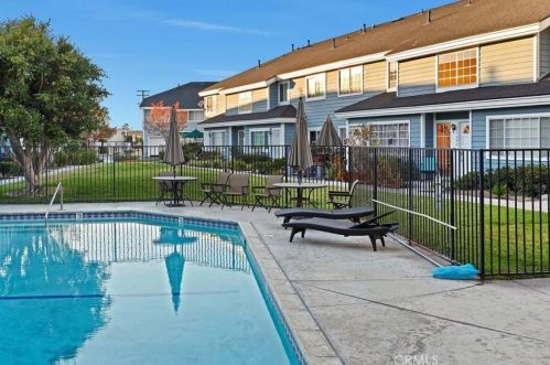 11690 Lakewood Blvd, Downey CA  90241-5272 exterior